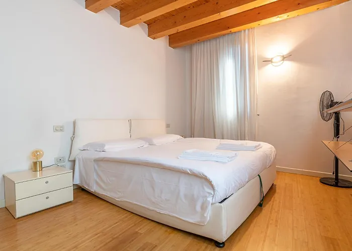 Maison Maria Center Public Parking Available