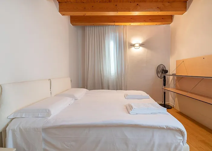 Maison Maria Center Public Parking Available