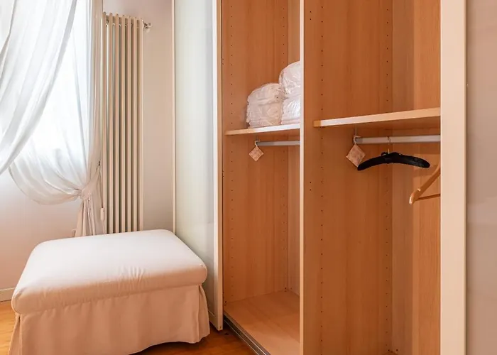 Maison Maria Center Public Parking Available